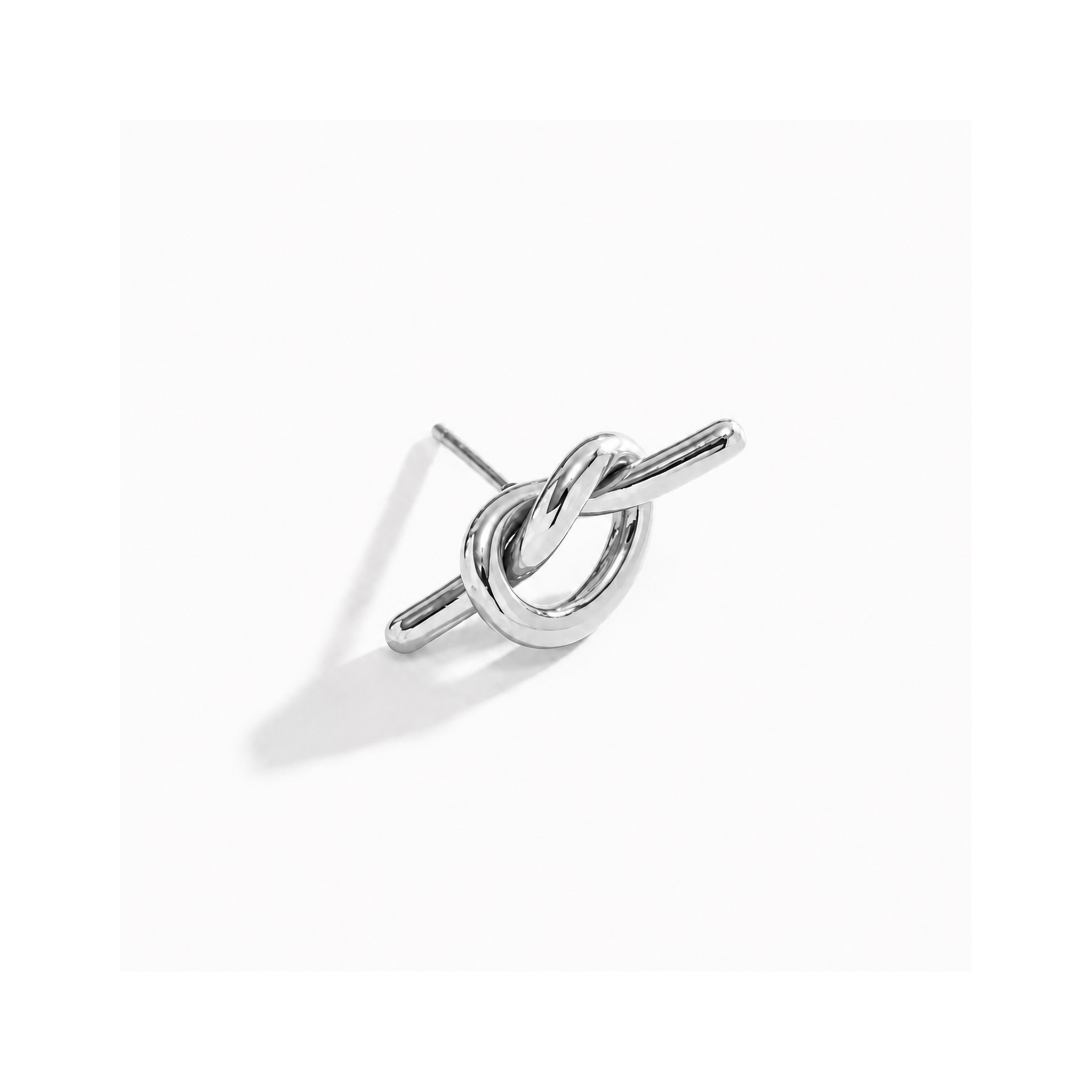 NOELLE KNOT STUD